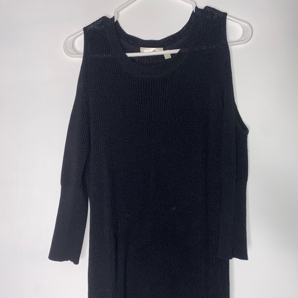 Cloth Shoulder less Sweater. - Picture 3 of 5